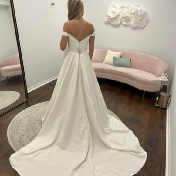Structured A-line Wedding Gown - Picture 4 of 5